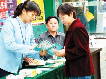普及药品知识增强消费信心--“安全用药，关注民生”主题宣传月活动深入开展