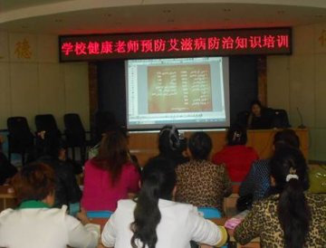 新疆阿克苏地区阿瓦提县疾控中心举办全县“学校健康老师预防艾滋病防治知识”培训班