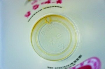街头鲜豆浆曝为香精冲调 长期饮用可致头痛恶心