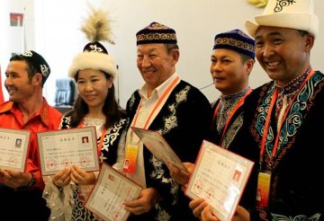 72名新疆民族地区乡村医生在京培训结业