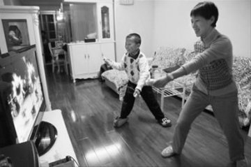 母亲写9年育儿日记走红网络 每晚陪孩子玩游戏