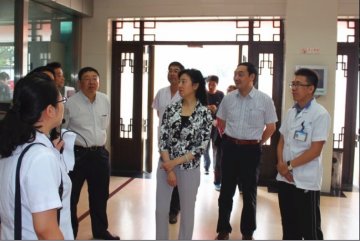 国家中医药管理局医政司巡视员、副司长蒋建视察秦淮中医院