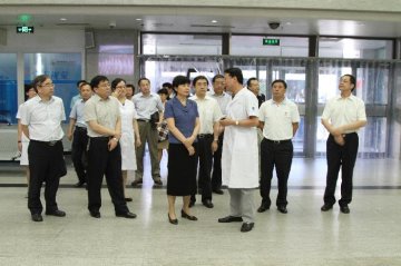 国家卫生计生委副主任崔丽一行在辽宁调研