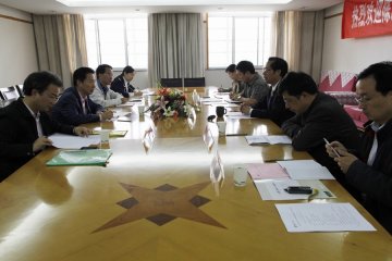 陈涤平书记带队赴兄弟院校调研
