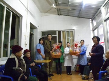 附属一院外三党支部到东山福利院开展慰问活动