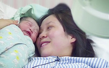 直播孕妇揪心顺产过程