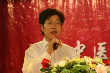 我校护理学院举办“五•一二”国际护士节系列活动开幕式暨授帽仪式