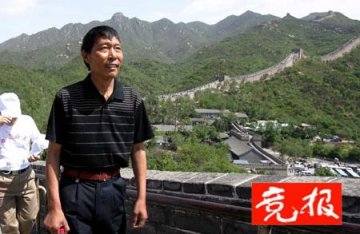 我国首例远距离换肺者登上长城