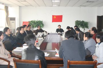 我校中层干部、直属党支部书记以专题讨论会形式认真学习科学发展观精神