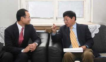 美国哈佛大学贾士东博士回校访问
