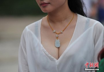 胸模大赛众嫩模大秀事业线