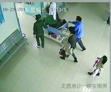 女子送伤者到医院后失踪 10天后投案承认撞人
