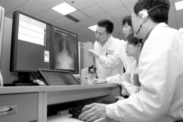 救治：科学支撑 防疫：抓住关键