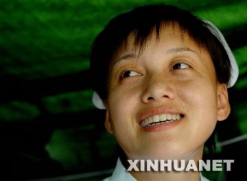 新华视点：是“白衣天使”也是“白衣战士”