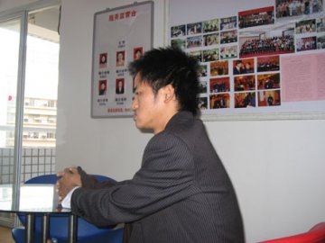 高二辍学男生想拥有自信 欲征富婆资助其整容