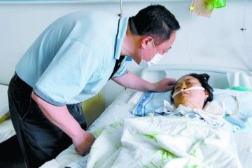 头痛患者入院变植物人续：院方回应称治疗无问题