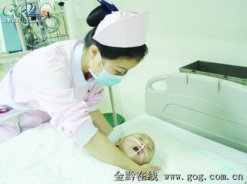 2岁半女婴脏器全长反 入院六天被养父母抛弃