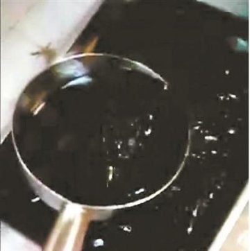 深圳沃尔玛超市被曝熟食用油一个月不换