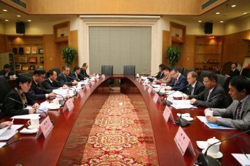 王培安副主任会见锐珂医疗全球总裁并出席“健康暖心——锐珂贫困地区基层医生培训润土计划”捐赠仪式