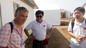 中国援塞公共卫生培训队赴英国驻塞拉利昂实验室交流讨论