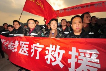 湖北抗震救灾医疗队奔赴青海玉树灾区