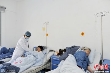 4.监狱医生在为服刑人员进行检查