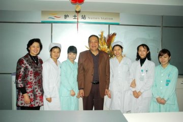 黄达人校长到中山三院看望慰问医护工作者