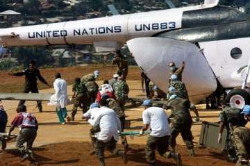 中国违和医疗分队协助急救和转运刚果（金）油罐车爆炸受伤者