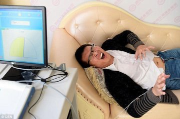 英媒关注中国男人体验分娩镇痛