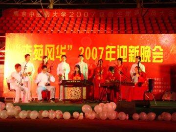 青春起航共谱华章