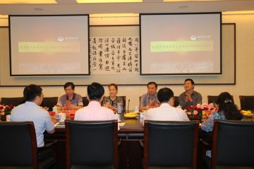 南京市卫生局副书记何述渝一行来我校调研