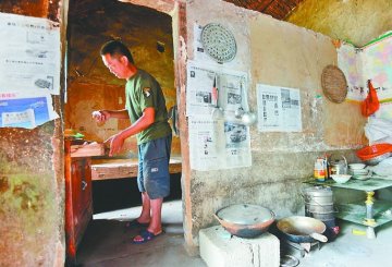 济宁农民被医托带到济南爱心医院 7000元中药喝出肝损伤