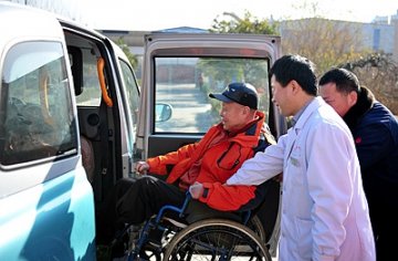 与麻风康复者共度元宵节