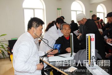 府谷电力医院为敬老院老人免费体检和义诊