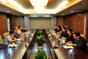 郭文奇会见英国环境食品农村事务部首席兽医官那吉尔·格本斯