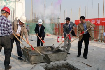 甘肃兰大一院内科综合大楼封顶