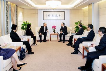 谭俊荣见镜湖护院一行称支持护理队伍壮大 力促澳护理水平与国际接轨