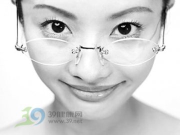 高度近视者应每年检查眼底