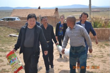 市精神康复医院领导班子深入察右后旗大西村进行“一对一”结对帮扶贫困户