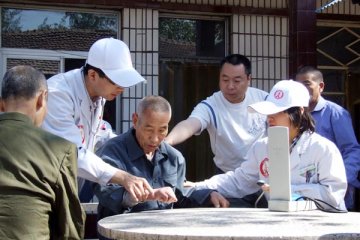 河北六院精神卫生专家到福利院义工服务