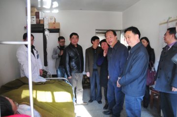 段丽元厅长慰问省荣军康复医院集中供养的残疾军人