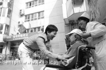 金佰利“重阳”送健康