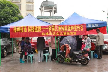 市妇儿医院开展“全国儿童预防接种宣传日”义诊活动