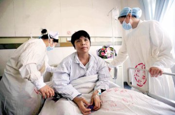 川男捐双肺救活病危女