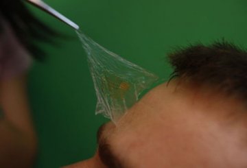 美科学家研制超薄电路 可粘皮肤上