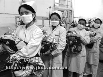 32岁产妇生下四胞胎