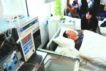 42岁男子为17岁男孩捐造血干细胞