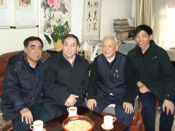 卫生部刘谦副部长看望院校老领导