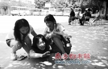 校方称小学生校内吃饭被肉噎死 学校未配备校医
