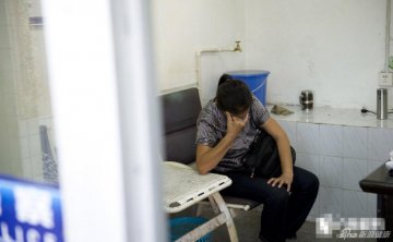 2.女票贩被抓，到警务室情绪非常低落